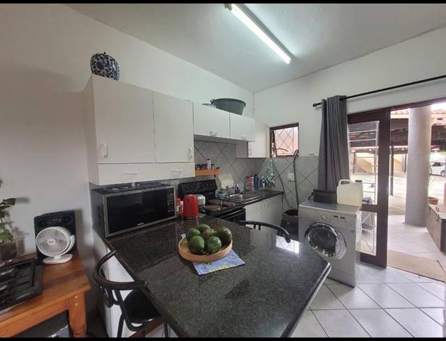 1 BEDROOM APARTMENT FOR SALE IN UVONGO BEACH